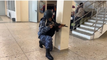 В школах и детсадах Томска тренируются укрываться от налетов БПЛА