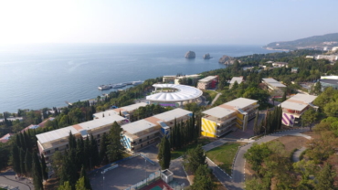 23 школьника из Томской области отправились в «Артек»