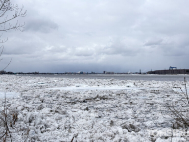 Уровень воды в Томи за сутки снизился, несмотря на затор льда