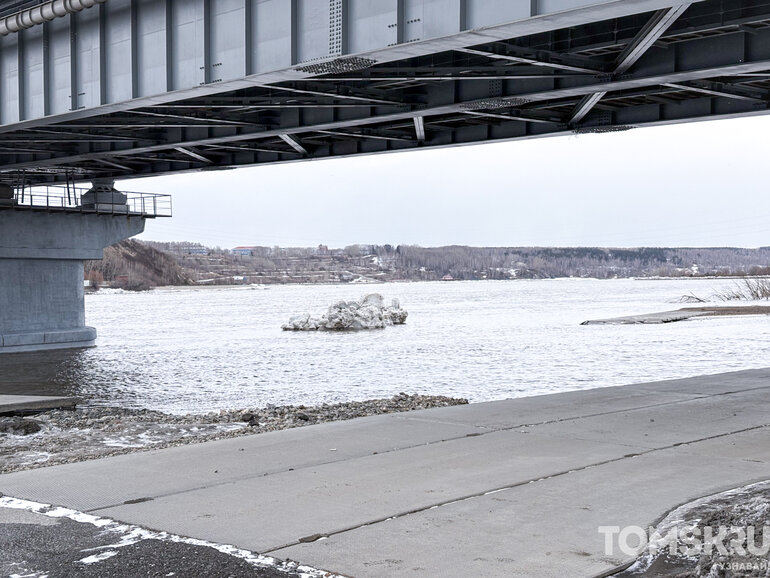 Как в 2024-м? Дамбу под Коммунальным мостом затопило в Томске (фото)