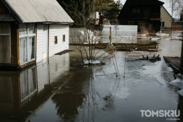Вода начала заходить на приусадебные участки под Томском