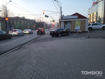 Мастера томской парковки: чудеса на тротуарах и поблизости