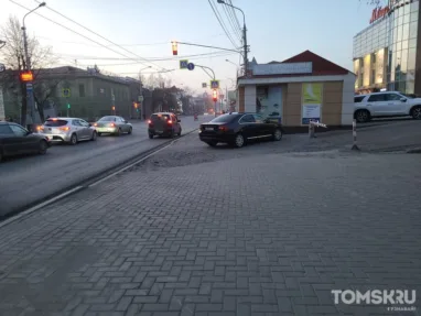Мастера томской парковки: чудеса на тротуарах и поблизости