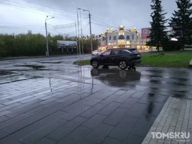 Мастера томской парковки: стоянка на встречной полосе или закрытая «зебра»