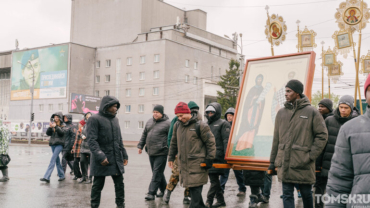 Тысячи томичей прошли крестным ходом через центр города