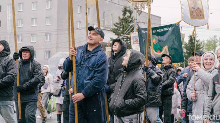 Тысячи томичей прошли крестным ходом через центр города