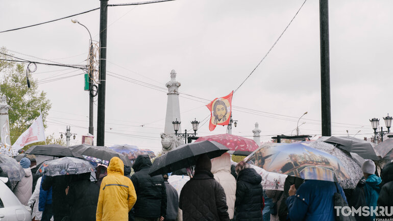 Тысячи томичей прошли крестным ходом через центр города