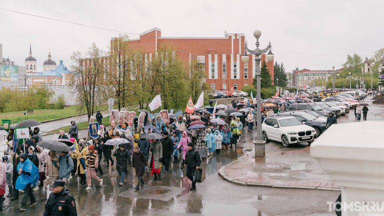 Тысячи томичей прошли крестным ходом через центр города
