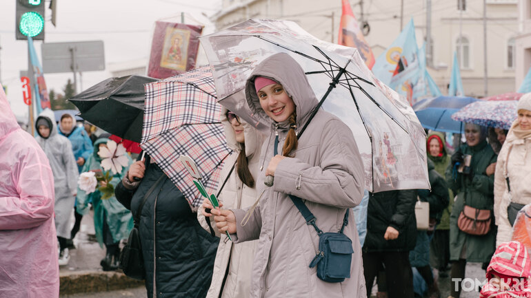 Тысячи томичей прошли крестным ходом через центр города