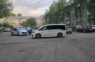 Водитель Honda сбил семилетнюю девочку во дворе дома в Томске
