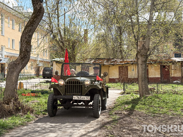Агитбригады поздравляют томских ветеранов ВОВ с Днем Победы — фото