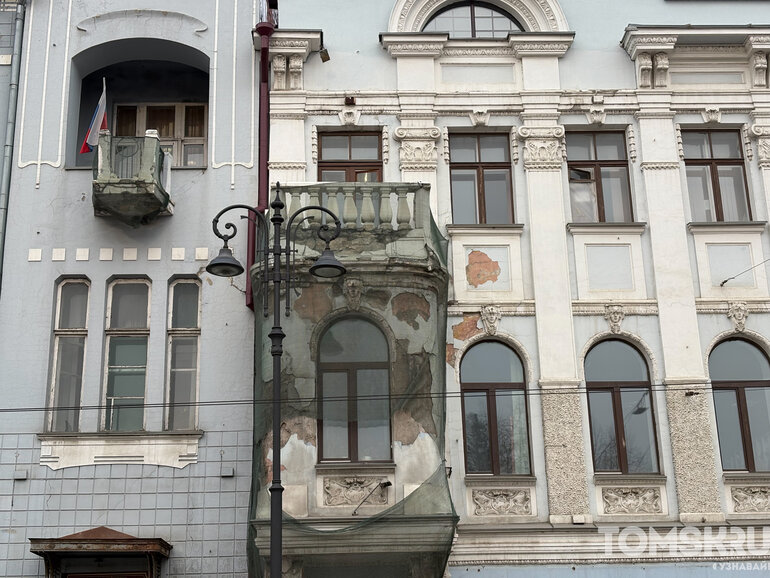 Крышу доходного дома Фуксмана отреставрировали на проспекте Ленина в Томске
