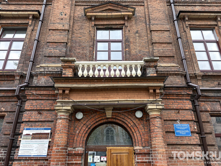 Новые деревья и ремонт подпорной стенки планируются у реставрируемой школы-ОКН №3 в Томске