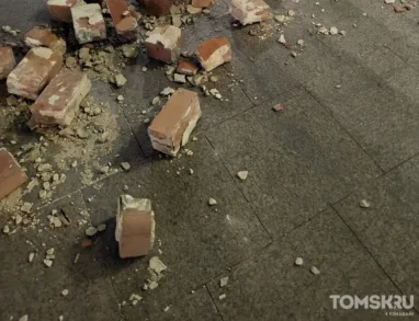 В Томске СК проверит обрушение кирпичной кладки дома купца Голованова 