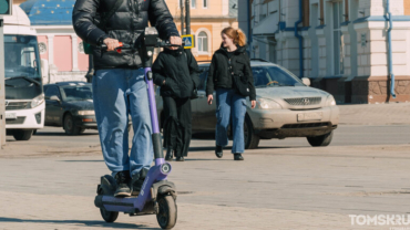 Автолюбители Томской области назвали самокатчиков самыми нелюбимыми на дорогах