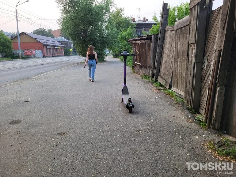 Мастера томской парковки: короли тротуара или неожиданные самокаты