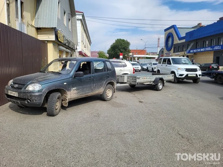 Мастера томской парковки: невозможные преграды или самокатный лабиринт