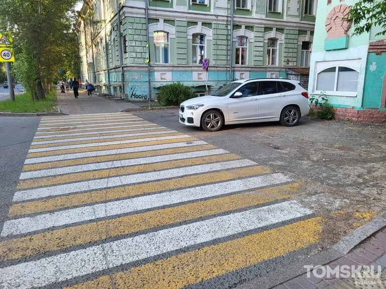 Мастера томской парковки: невозможные преграды или самокатный лабиринт