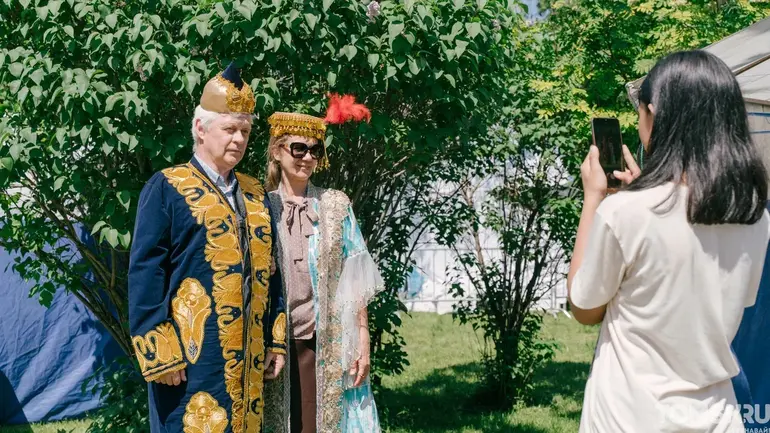 Томичи вовсю гуляют на День города: Сабантуй, Арбат и джаз на Ново-Соборной
