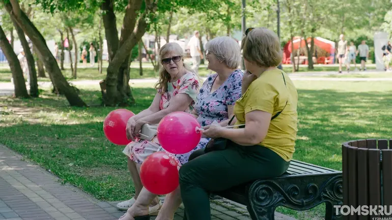Томичи вовсю гуляют на День города: Сабантуй, Арбат и джаз на Ново-Соборной