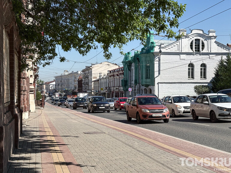 Для чего накрыли сеткой часть здания-ОКН на проспекте Ленина в Томске?