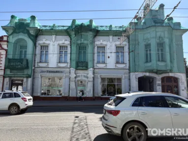 Для чего накрыли сеткой часть здания-ОКН на проспекте Ленина в Томске?