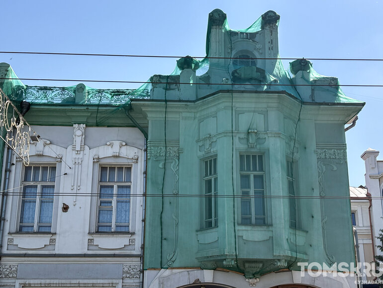Для чего накрыли сеткой часть здания-ОКН на проспекте Ленина в Томске?