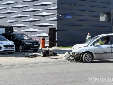 Движение на Герцена в Томске затруднено после ДТП с мотоциклистом