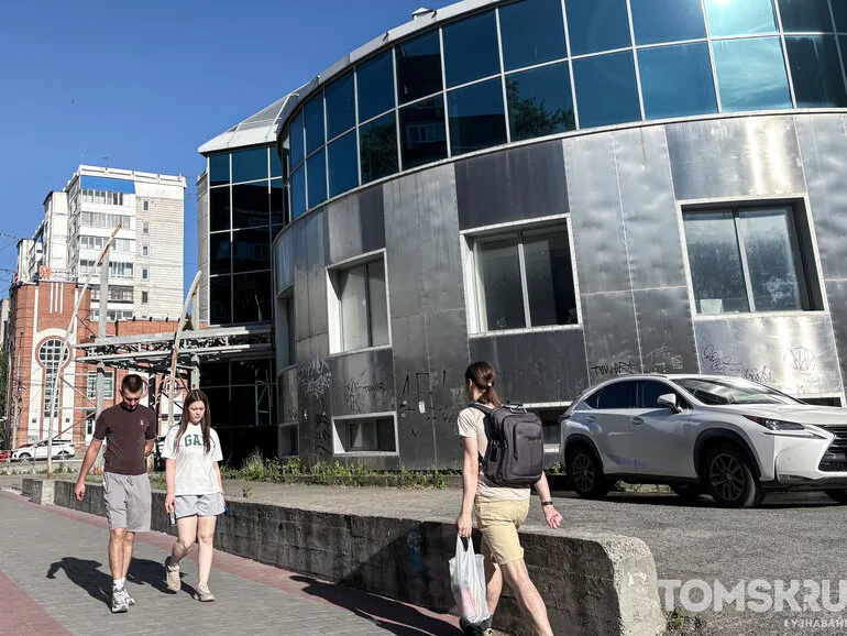 Власти не знают, сколько еще будет пустовать «заброшка» на перекрестке Фрунзе — Киевская в Томске