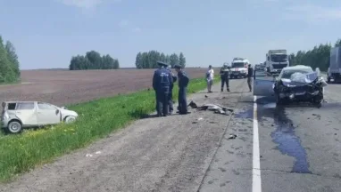 Два человека погибли в тройном ДТП на томской трассе