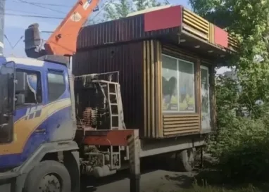 В Томске снесли незаконный киоск на Комсомольском проспекте по поручению мэра