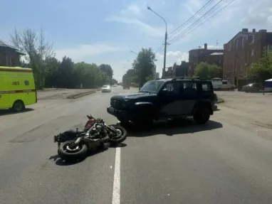 Водитель мотоцикла пострадал в ДТП с внедорожником на Московском тракте в Томске