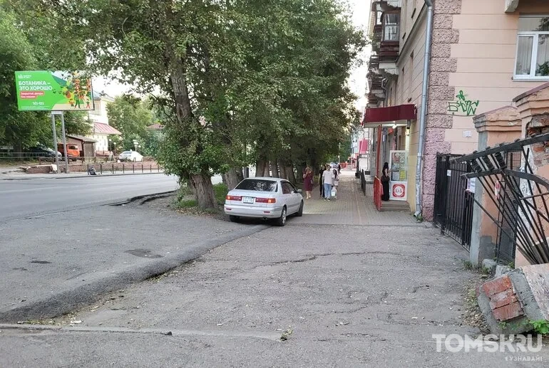 Мастера томской парковки: учебные машины или короли остановок