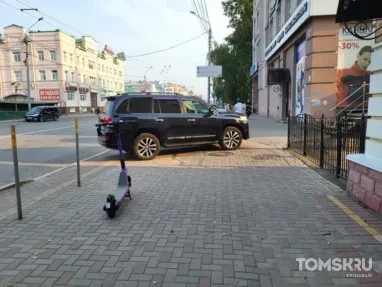 Мастера томской парковки: отчаянные самокаты или чужие ошибки