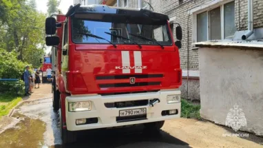 Томичи эвакуировались из горящего многоквартирника. Пострадала женщина