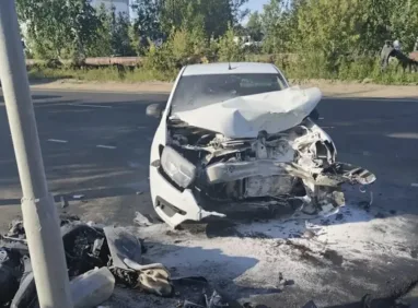 В Стрежевом в ДТП с мотоциклом пострадали два водителя
