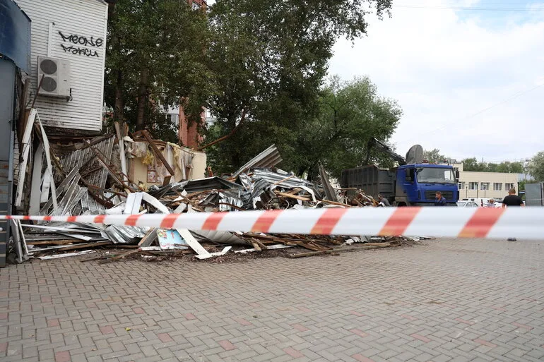 Бывшее здание «Пончиков» на площади Южной в Томске снесли