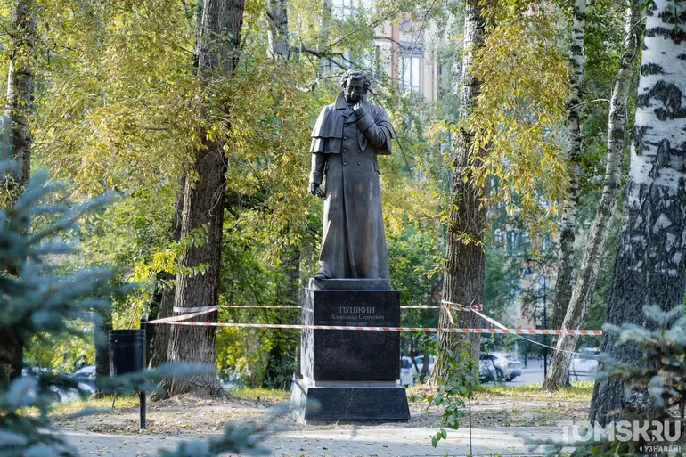 В Буфф-саду Томска установили памятник Александру Пушкину