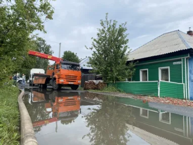 Росводоканал: дождевая вода перегрузила систему канализации Томска