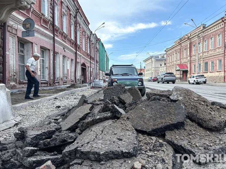 Томичи дождались ремонта улицы Розы Люксембург. Фото