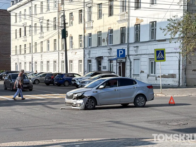 Тройное ДТП произошло на перекрестке Кирова — Вершинина в Томске