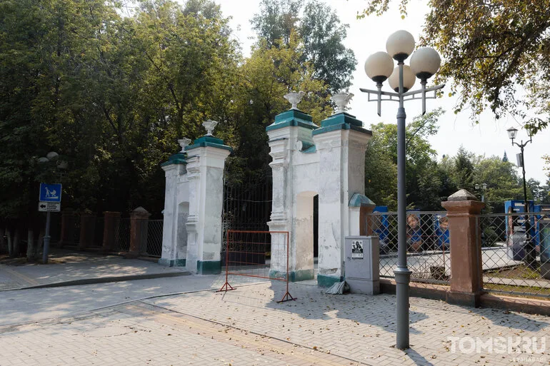 Ворота в Университетскую рощу ТГУ отремонтируют до конца августа