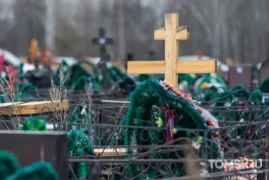 Что не так с ритуальными услугами в Томске: очереди, частники и новое кладбище
