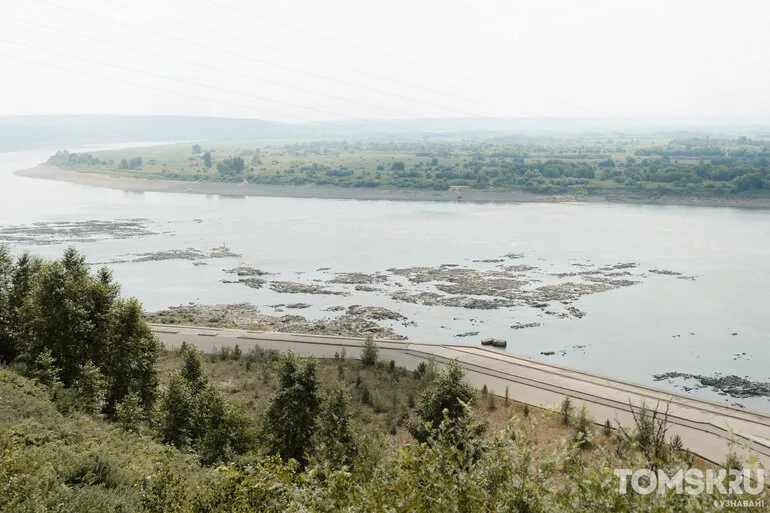 На Томи и Ушайке в Томске начался период обмеления. Фото