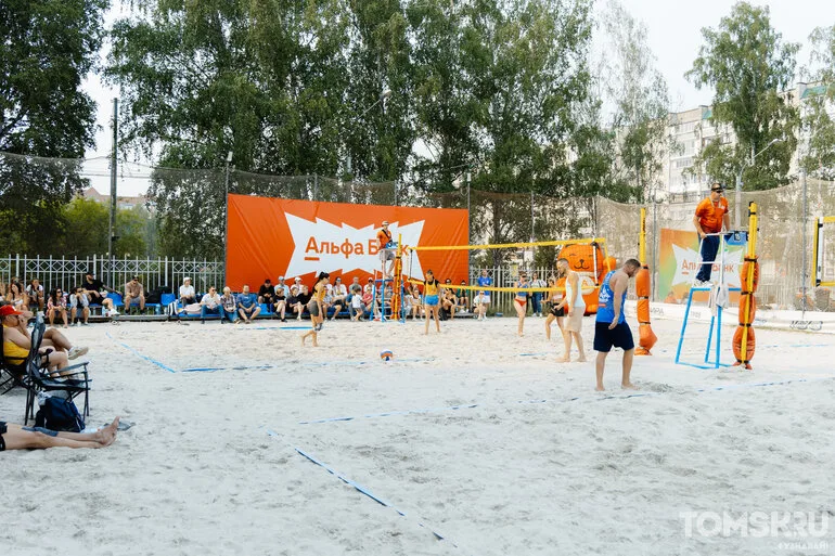 «Буря в Сибири»: в Томске прошел чемпионат по пляжному волейболу. Фоторепортаж