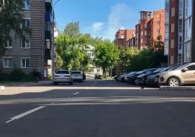 В переулке Спортивном уложили новый асфальт. Впервые за десятилетия