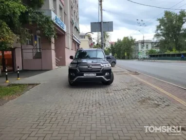 Мастера томской парковки: ловушка для пешеходов или водитель BMW