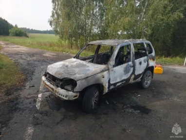 Внедорожник «Нива» сгорел на трассе под Томском
