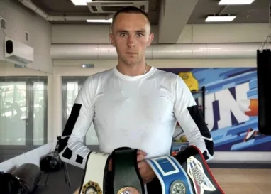 Томич Роман Макеев стал чемпионом мира по кикбоксингу в Берлине