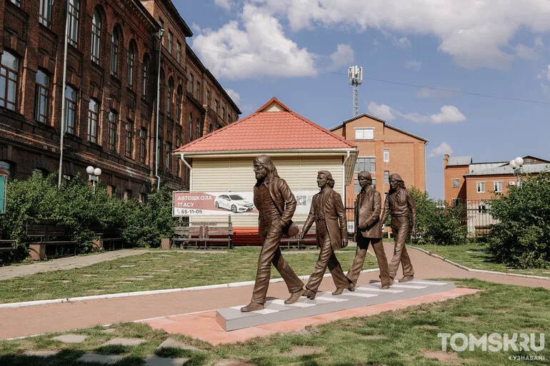 Памятник Beatles спустя несколько лет вернулся в Томск